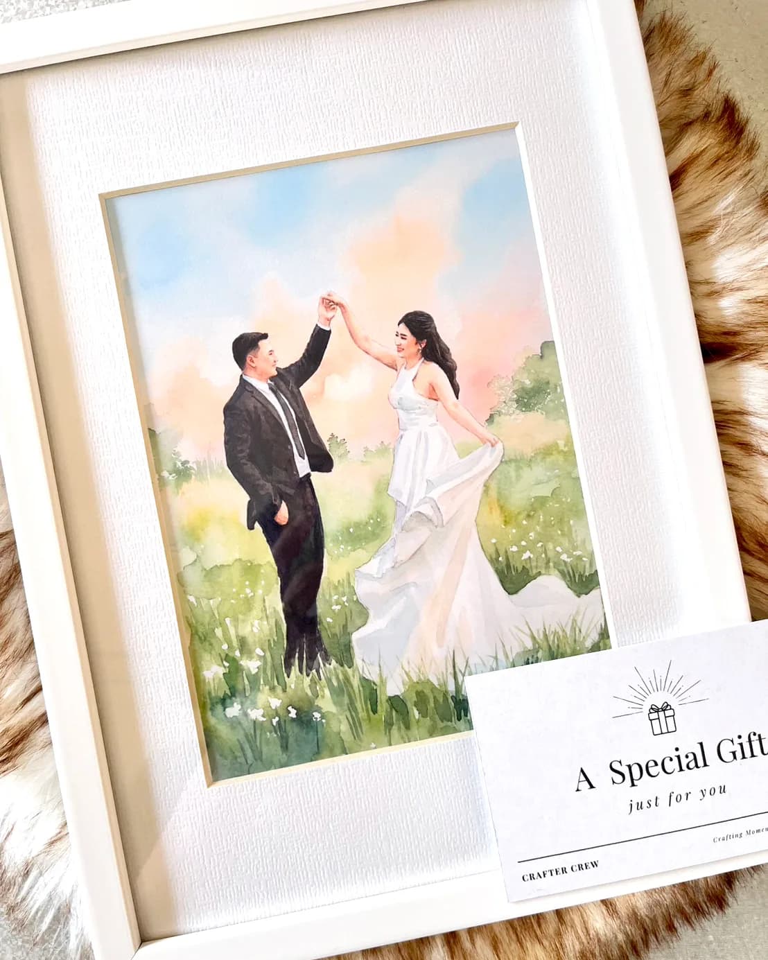 ภาพวาดสีน้ำบ่าวสาวเต้นรำกลางทุ่งดอกไม้ ในกรอบขาวพร้อมการ์ดของขวัญ